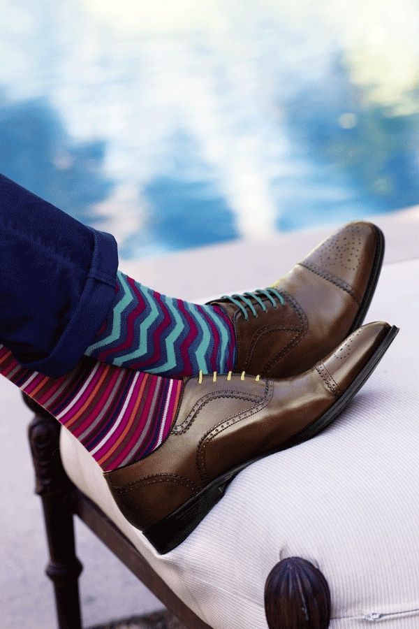 Birbirinde şık ver renkli çoraplar daha şık olabilirsiniz